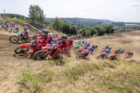 Tisková zpráva: Herlings s červenou tabulkou vede Hondu HRC PETRONAS do Lommelu